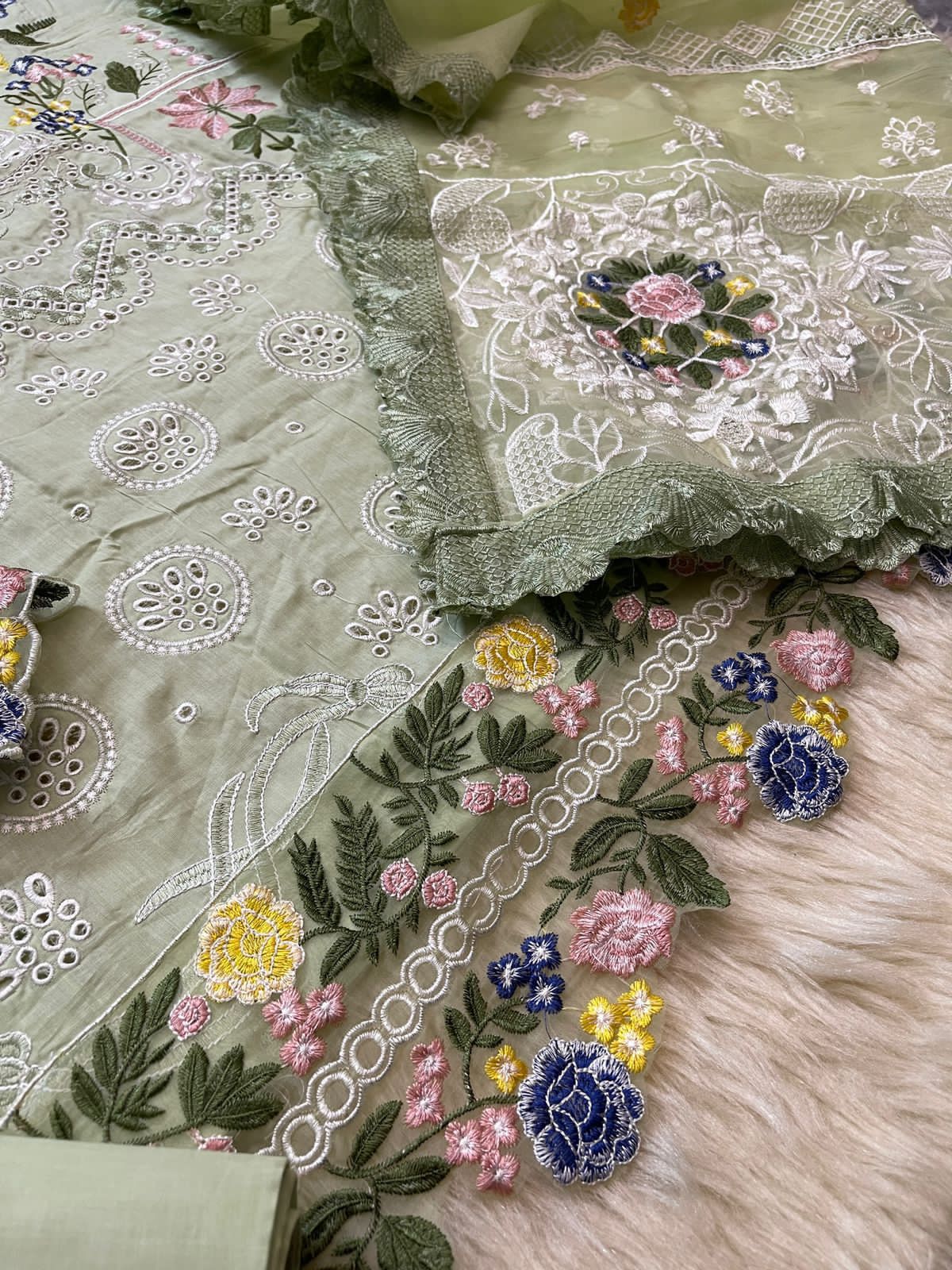 chikankari luxury embroidered lawn cotton unstitched 3pc✓