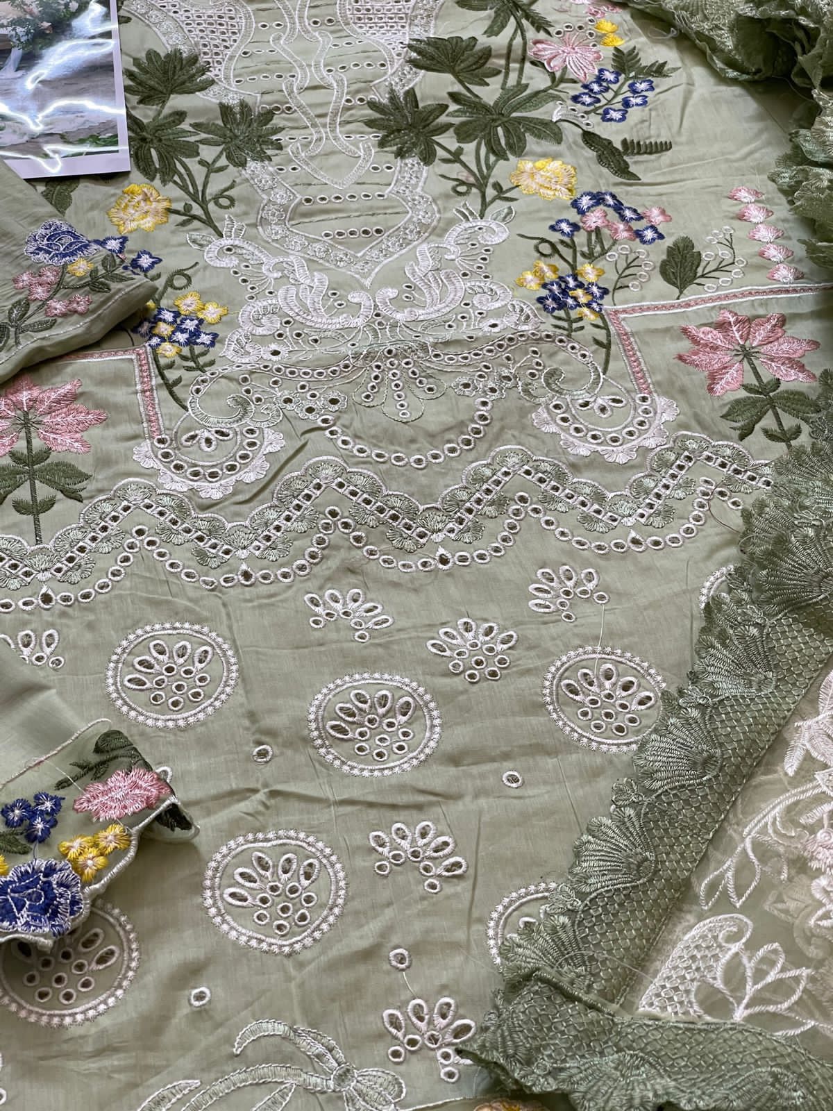 chikankari luxury embroidered lawn cotton unstitched 3pc✓